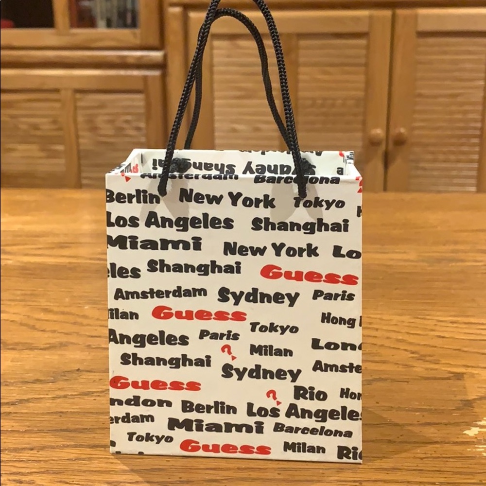 GUESS WOOD GIFT BOX